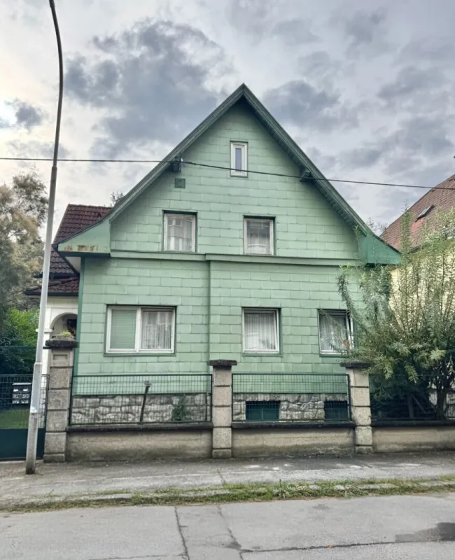 SANIERUNGSBEDÜRFTIGES EINFAMILIENHAUS + GROSSEM GARTEN NAHE KORNEUBURGER HAUPTPLATZ - Bild 1