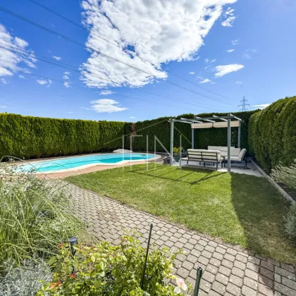 Einfamilienhaus mit Pool, Wellness & großem Garten in Hennersdorf - Bild 2