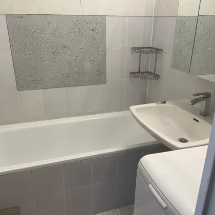 Ruhige  2-Zimmer-Wohnung mit Loggia in Grünlage - Nähe Lobau - Bild 3