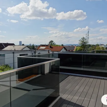 Erstbezug: Sehr schöne, helle und ruhige Doppelhaushälfte (rechts) mit 4 Zimmern, Eigengarten und Panoramablick-Dachterrasse! - Bild 2