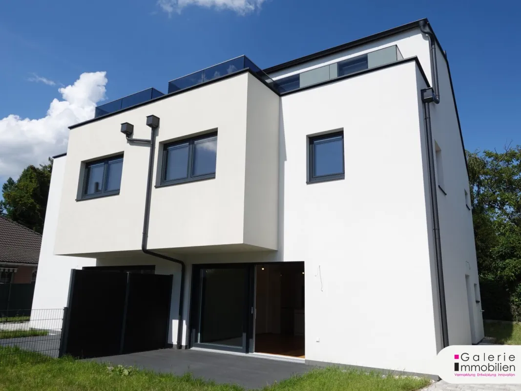 Erstbezug: Sehr schöne, helle und ruhige Doppelhaushälfte (rechts) mit 4 Zimmern, Eigengarten und Panoramablick-Dachterrasse! - Bild 1