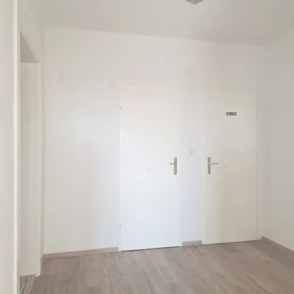 Sanierte  4 Zimmer Wohnung im Haus mit einem großen Garten - Bild 2