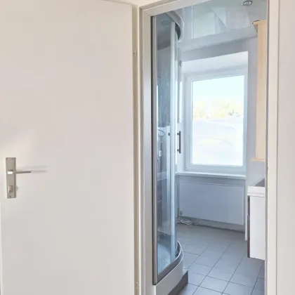 Sanierte  4 Zimmer Wohnung im Haus mit einem großen Garten - Bild 3