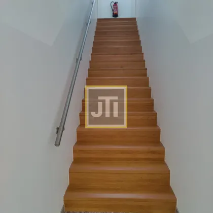 Charmante Zweistöckige Dachgeschosswohnung mit Terrasse und Balkon - Bild 2