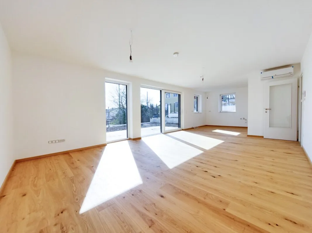 TRAUMHAFTES EINFAMILIENHAUS: ERSTBEZUG IN IDYLISCHER GRÜNLAGE BEIM ROSENHÜGEL! - Bild 1