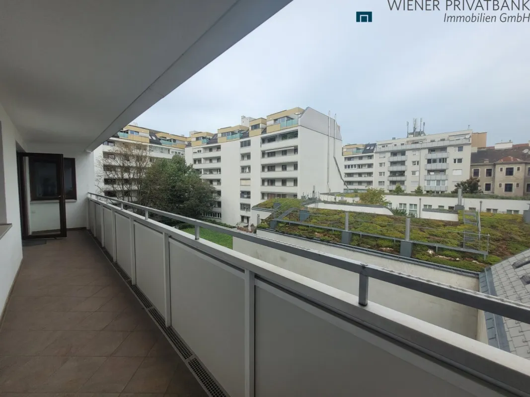 RUHIGE 3 ZIMMER INNENHOF-WOHNUNG MIT LOGGIA (3.OG) IN UNMITTELBARER U-BAHN NÄHE - Bild 1