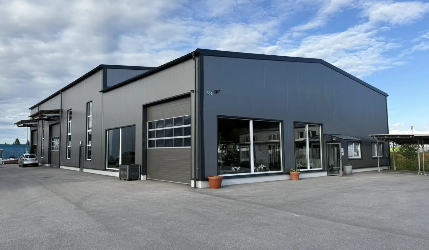 Moderne Gewerbeliegenschaft mit großzügiger Halle & Showroom | 2022 Neubau - Bild 1