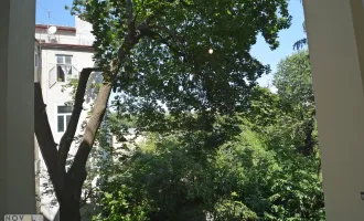Sanierungsbedürftige, großzügige 4-Zimmer-Wohnung mit Loggia