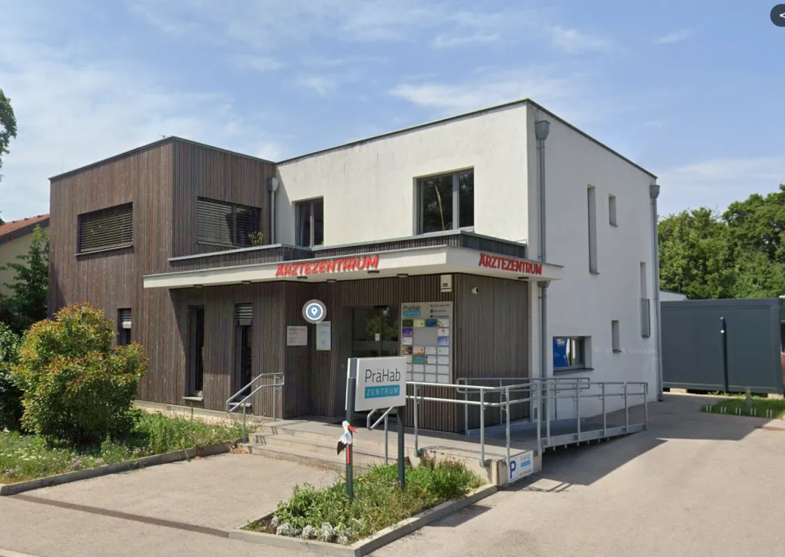 Modernes Gesundheitszentrum mit Bauland und Entwicklungspotenzial im Zentrum von Breitenfurt - Bild 1