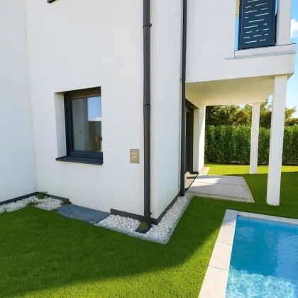 SCHLÜSSELFERTIGES ECKREIHENHAUS - 136 m² - UNABHÄNGIG - KOSTENGÜNSTIG - ZIEGELMASSIV - AUF EIGENGRUND - UNVERBAUTER FERNBLICK - Bild 2