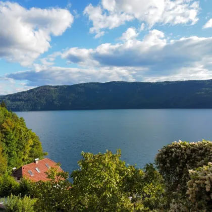 WO TRÄUME WURZELN SCHLAGEN! PREMIUM-BAUGRUNDSTÜCK MIT DER EINZIGARTIGEN NUTZUNGSMÖGLICHKEIT EINES PRIVATEN SEEZUGANGS! PANORAMABLICK ÜBER DEN SEE UND DIE BERGE INKLUSIVE! - Bild 2