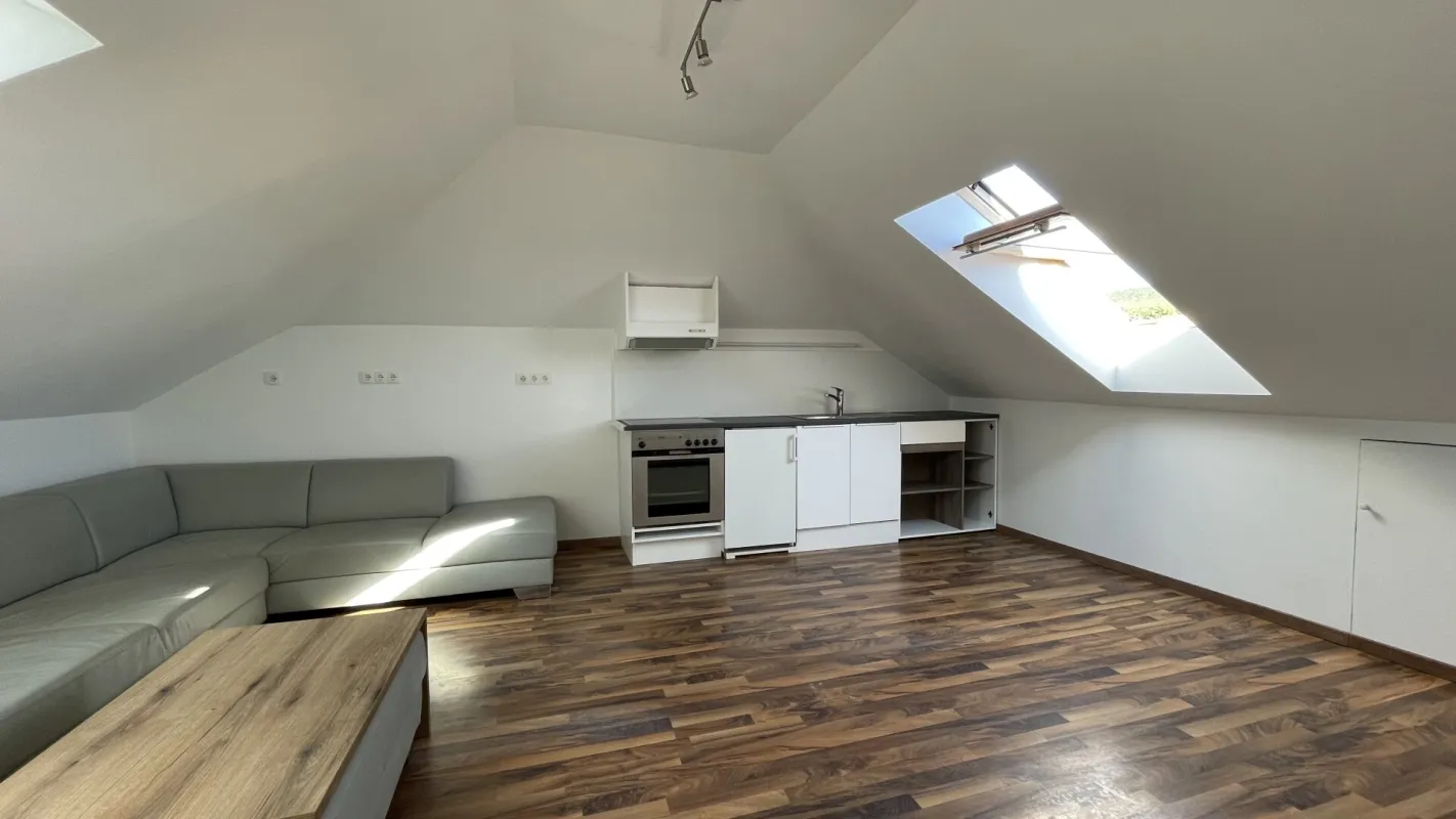Charmante Dachgeschoßwohnung in Bad Fischau-Brunn - Bild 1