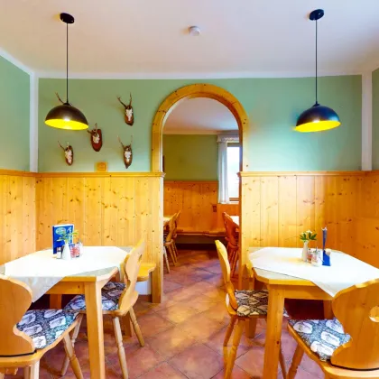 Charmantes Gasthaus mit zwei Wohnungen, großem Grundstück und Carport – ideal für Gastgeber, Familien oder als Ferienbetrieb - Bild 2