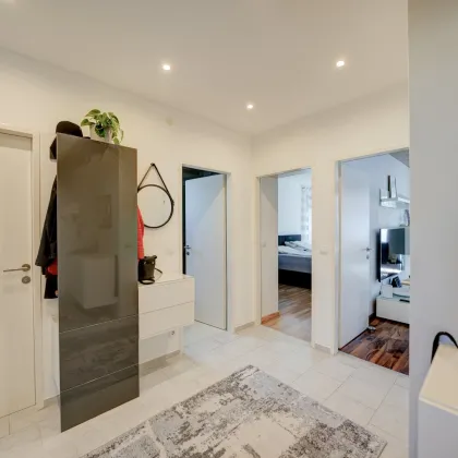 ** Schöne,helle, 3 Zimmerwohnung mit 2 Pkw Abstellplätzen ** - Bild 2