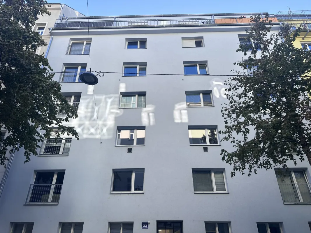 Traumhafte Familienwohnung mit Sanierungspotenzial in TOPLAGE - Bild 1