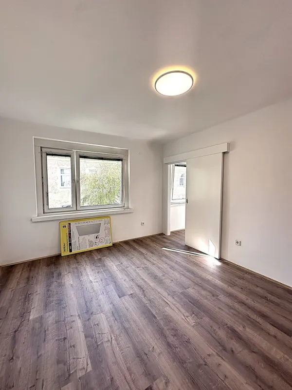 Erstbezug! Sanierte und helle 2 Zimmer Wohnung mit separater Küche zentral gelegen 1210 Wien - Bild 1