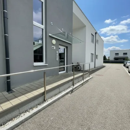 Neuwertige 2-Zimmer-Wohnung mit Balkon 🏙️🛋️ - Bild 2