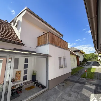Frisch saniertes Reihenhaus mit Balkon und eigenem Gartenanteil in Pölfing-Brunn!! - Bild 2
