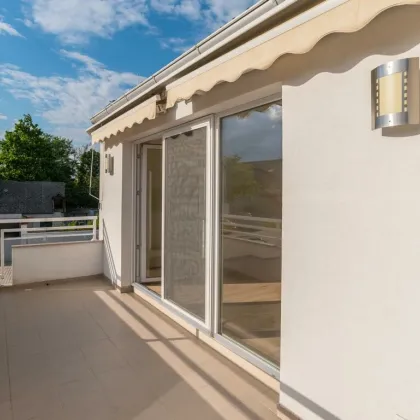 Schöne 3 Zimmerwohnung mit Balkon und 2 PKW Stellplätzen - Bild 2