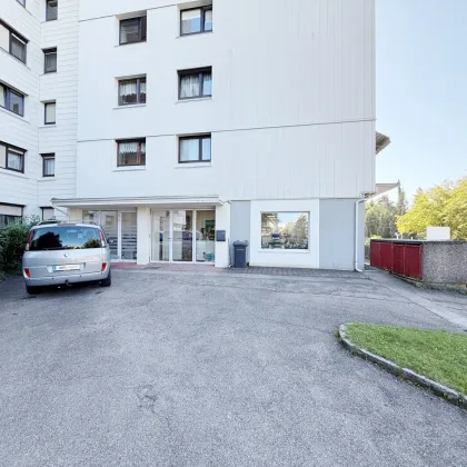 Geschäftslokal / Büro / Praxis mit Parkmöglichkeit direkt vor der Haustüre - Bild 2