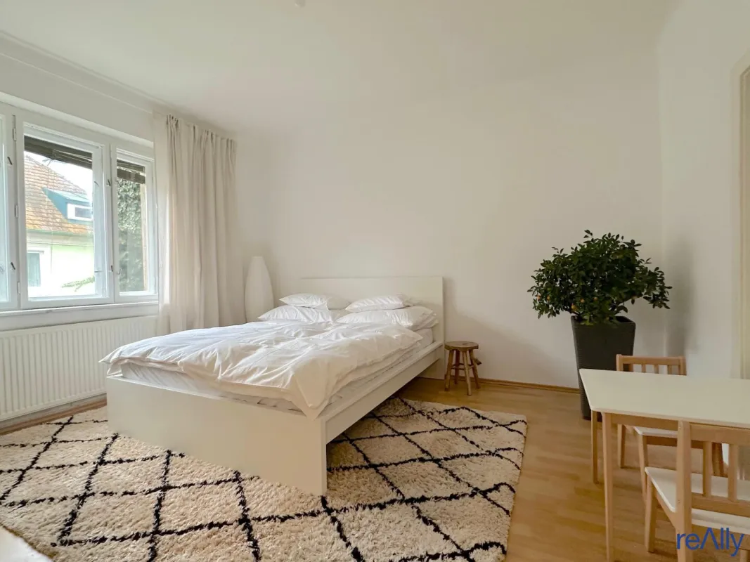 Familienparadies in Hetzendorf! Idyllisches Reihenhaus mit Potenzial und Grünblick in den Schlosspark - Bild 1