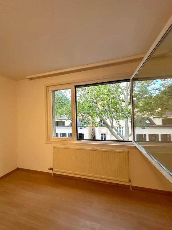 Sehr gut aufgeteilte 3-Zimmer Eigentumswohnung mit Loggia in guter Wohnlage Hietzings! - Bild 1