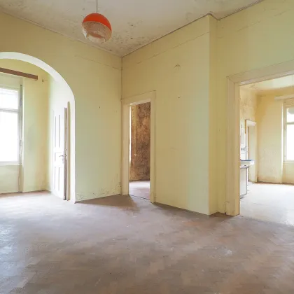 GRUNDSTÜCK MIT SANIERUNGSBEDÜRFTIGER VILLA IN GUTER LAGE - Bild 3