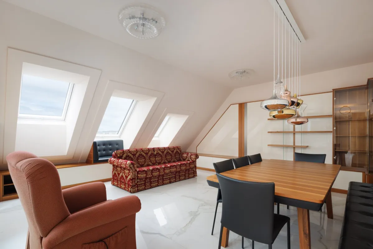 Komm einfach und lebe! ***Möblierte DG-Wohnung Nähe U-1 „Kagraner Platz“ mit Blick auf Wien!*** - Bild 1