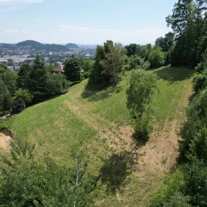 TOLLE GELEGENHEIT! TRAUMHAFTER BAUGRUND Graz-St. Veit in absoluter Ruhelage! In einer Sackgasse gelegen und von der grünen Natur umgeben - SENSATIONELLER AUSBLICK! Jetzt anfragen und Details anfordern! - Bild 2