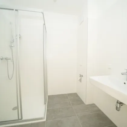 AUSSERGEWÖHNLICH! FELDKIRCHEN BEI GRAZ: NEUBAU MIT TOP-AUSSTATTUNG! Tischlerküche & 3 Zimmer - eine Wohnung zum Verlieben! Vereinbaren Sie JETZT Ihren Besichtigungstermin! - Bild 3