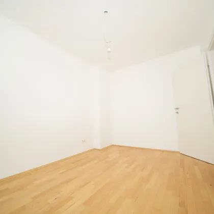 BEZAUBERND! KLEIN ABER FEIN! Traumhafte Erstbezug-Wohnung in Feldkirchen bei Graz - TISCHLERKÜCHE + TIEFGARAGEN PLATZ! JETZT BESICHTIGUNG VEREINBAREN! - Bild 2