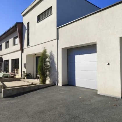 Modernes Wohnhaus  mit angrenzender Café-Bar und 2200m2 Grundstück - Bild 2