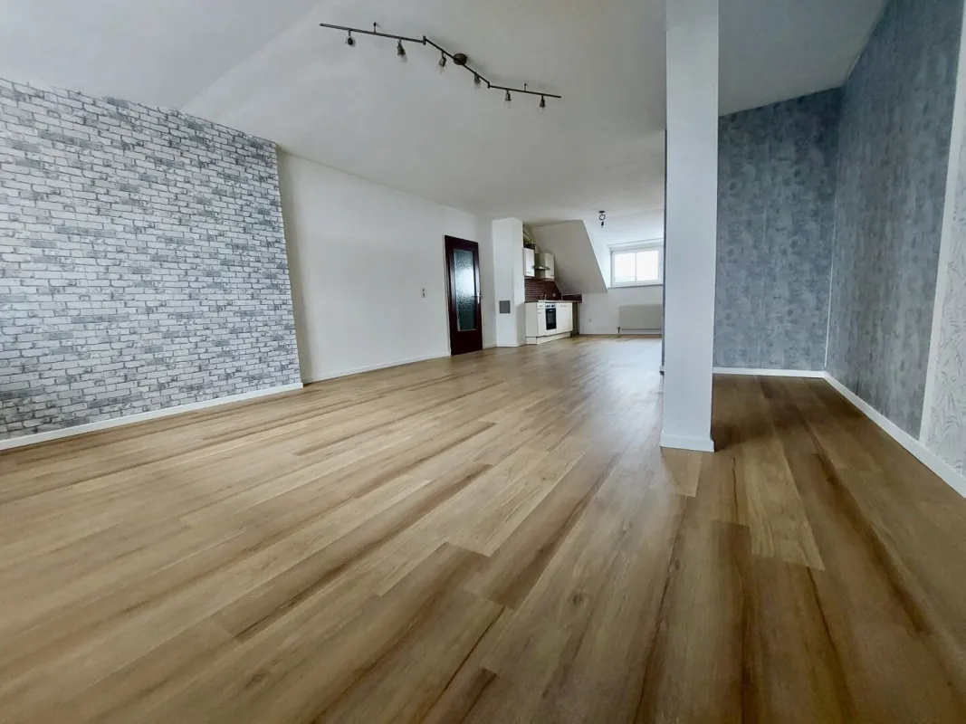 Modernisierte Dachgeschoß-Wohnung mit Küche in Knittelfeld - Bild 1