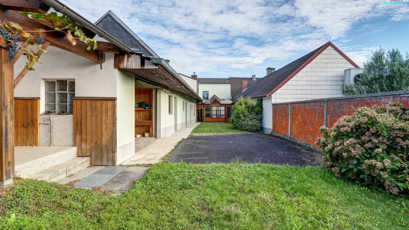 Gepflegtes Wohnhaus mit Streckhofcharakter - Bild 1