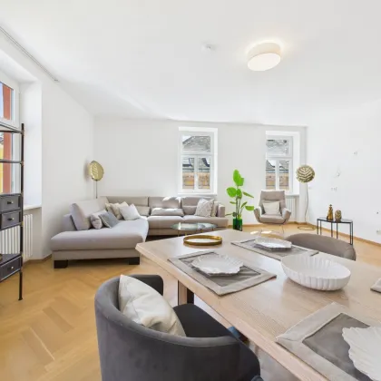 Stilvoll & Lichtdurchflutete sanierte Altbauwohnung //  104 m² mit großzügigen Fensterfronten - Bild 3