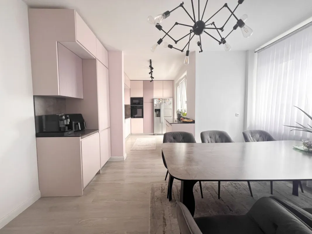 Sonnige 4-Zimmer-Wohnung mit traumhaftem Blick über Graz – vollständig saniert! - Bild 1