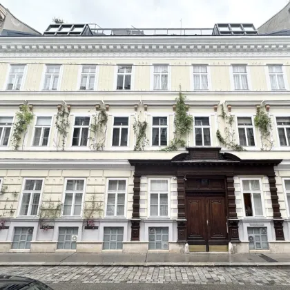 PROVISIONSFREI nahe Belvedere! Luxuriöse 3-Zimmer-Erstbezug-Dachgeschoss-Wohnung mit zwei Balkonen in historischem Gebäude - Bild 2