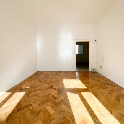 Altbauwohnung mit Gestaltungsspielraum in gefragter Lage - Bild 2