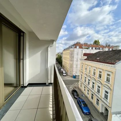 Traumhaftes Appartement im 1. Dachgeschoß in 1150 Wien: Erstbezug mit Loggia und Fußbodenheizung! (Sofort verfügbar) - Bild 2