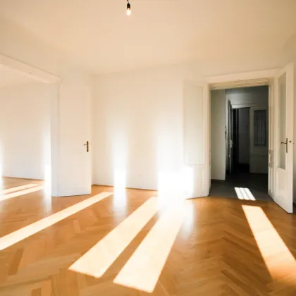 GROSSZÜGIG GESCHNITTENER 2-ZIMMER-ALTBAU IN TOLLER LAGE - Bild 3