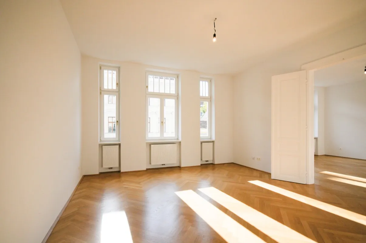 GROSSZÜGIG GESCHNITTENER 2-ZIMMER-ALTBAU IN TOLLER LAGE - Bild 1