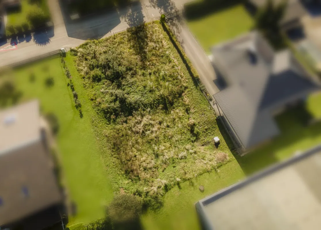 Voll aufgeschlossenes Baugrundstück am grünen Stadtrand - Bild 1