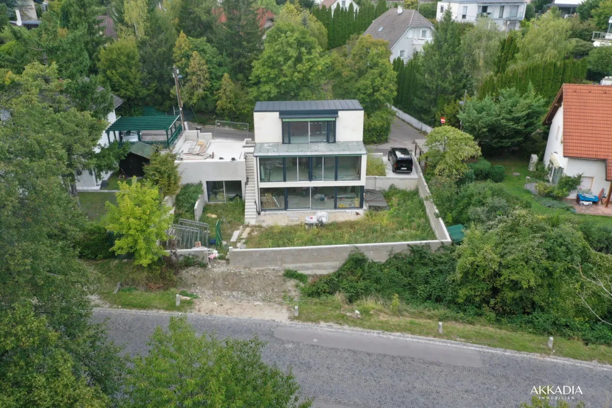 Neuwaldegg Hideaway: Neubau mit Pool, großem Garten & Naturstein - Bild 1