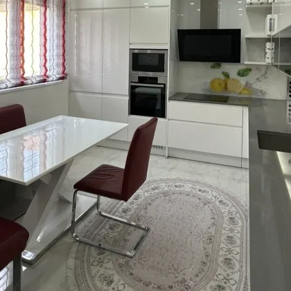 Großes, topausgestattetes Haus mit 8 Zimmer, 2 Terrassen, Garten, Pool- und Wellnessbereich - Bild 3