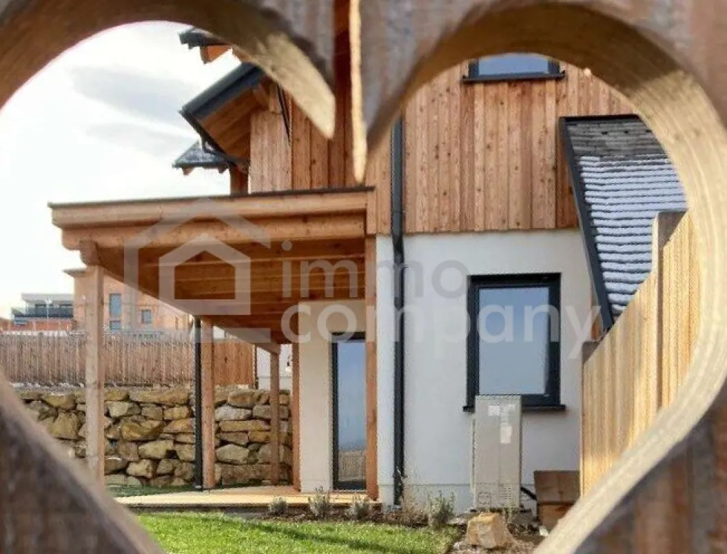 Nachhaltiges Einfamilienhaus in ökologischer Holzbauweise - Bild 1