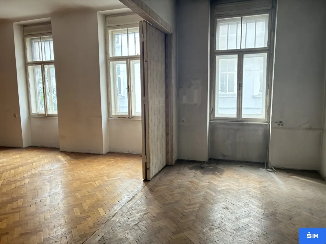 Sanierungsbedürftige 4-Zimmer-Wohnung in zentraler Lage in Graz - Bild 1
