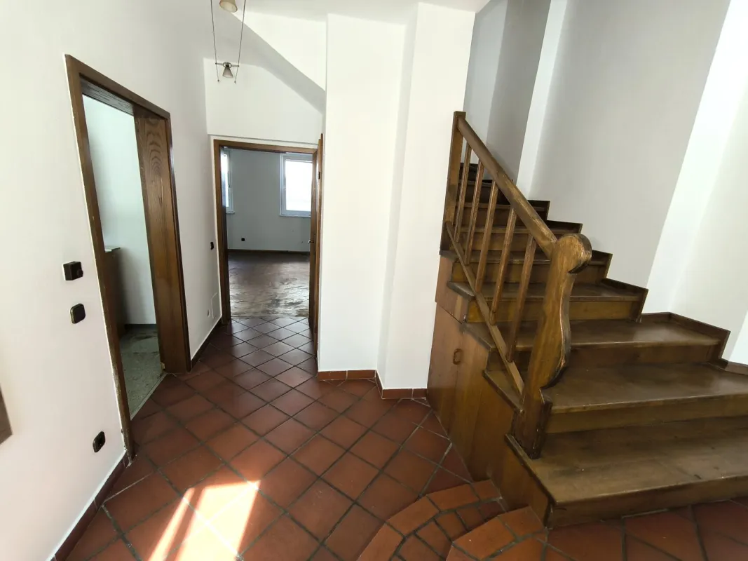 Altbau-Wohnung im Zentrum von Völkermarkt mit ca. 123 m² Wohnfläche und Terrasse - teilsaniert. - Bild 1