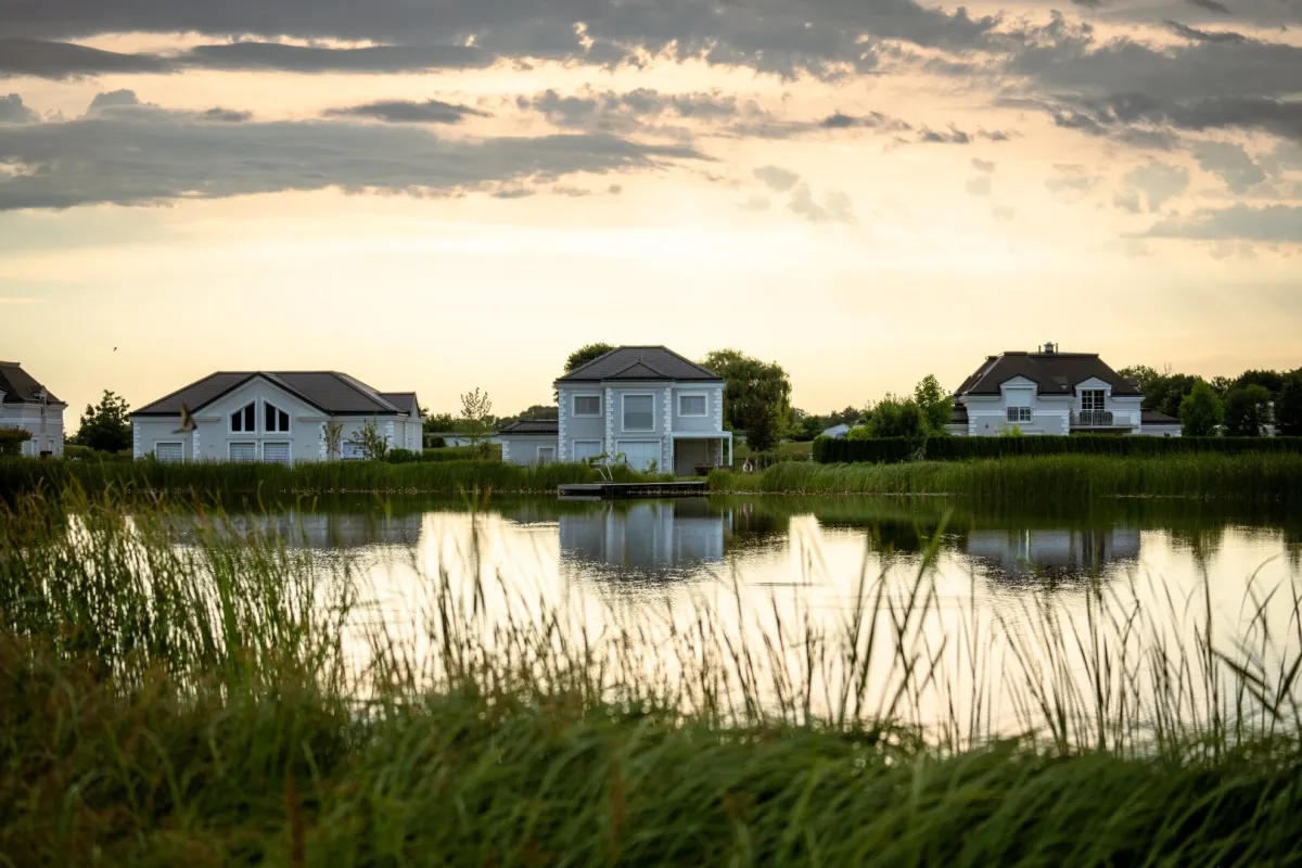 Großes Grundstück für Apartmenthäuser - 15 Minuten südlich von Wien! - Bild 1
