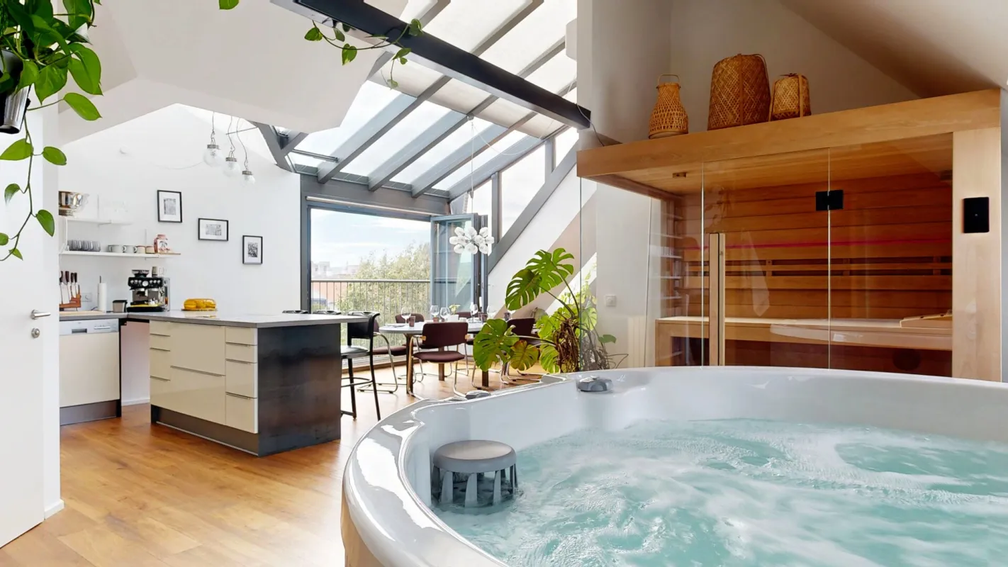 Dachgeschoss-Maisonette mit Loft-Charakter, Wellness-Oase & Weitblick - Bild 1