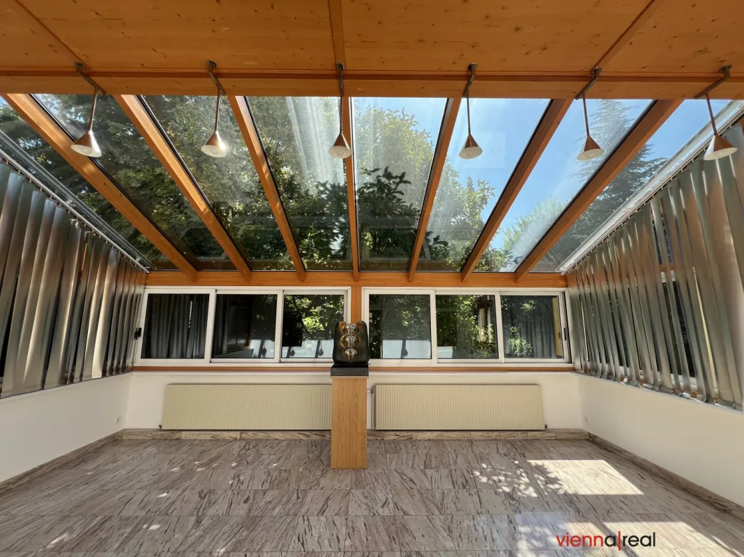 Sanierte großzügige und lichtdurchflutete Bürofläche mit Blick ins Grüne - rd. 174 m2, 5 Zimmer, 2 WCs und rd. 29 m2 klimatisierter Wintergarten in Wien-Liesing - Bild 1